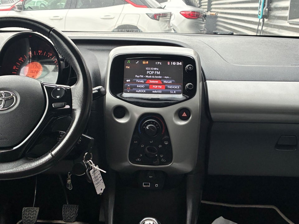 Toyota Aygo 1,0 VVT-i x-play x-touch 5d