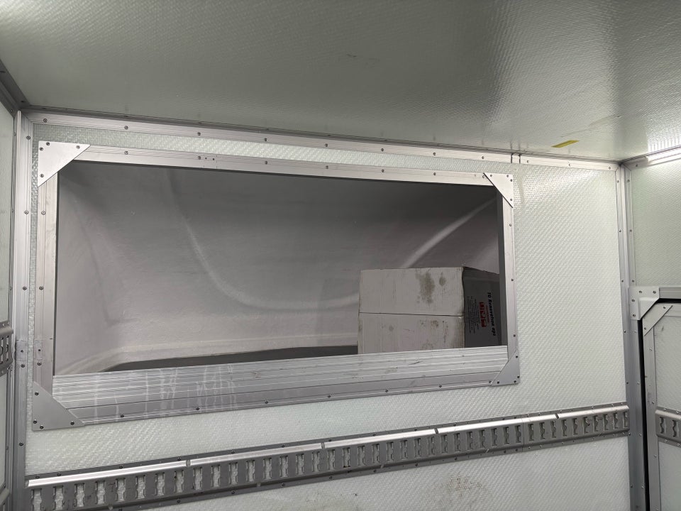 Iveco Daily 3,0 35S18 4100mm Box m/lift AG8