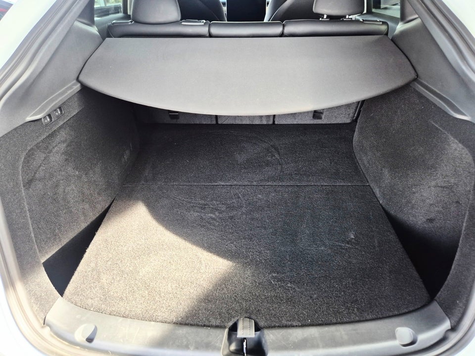 Tesla Model Y Long Range AWD 5d