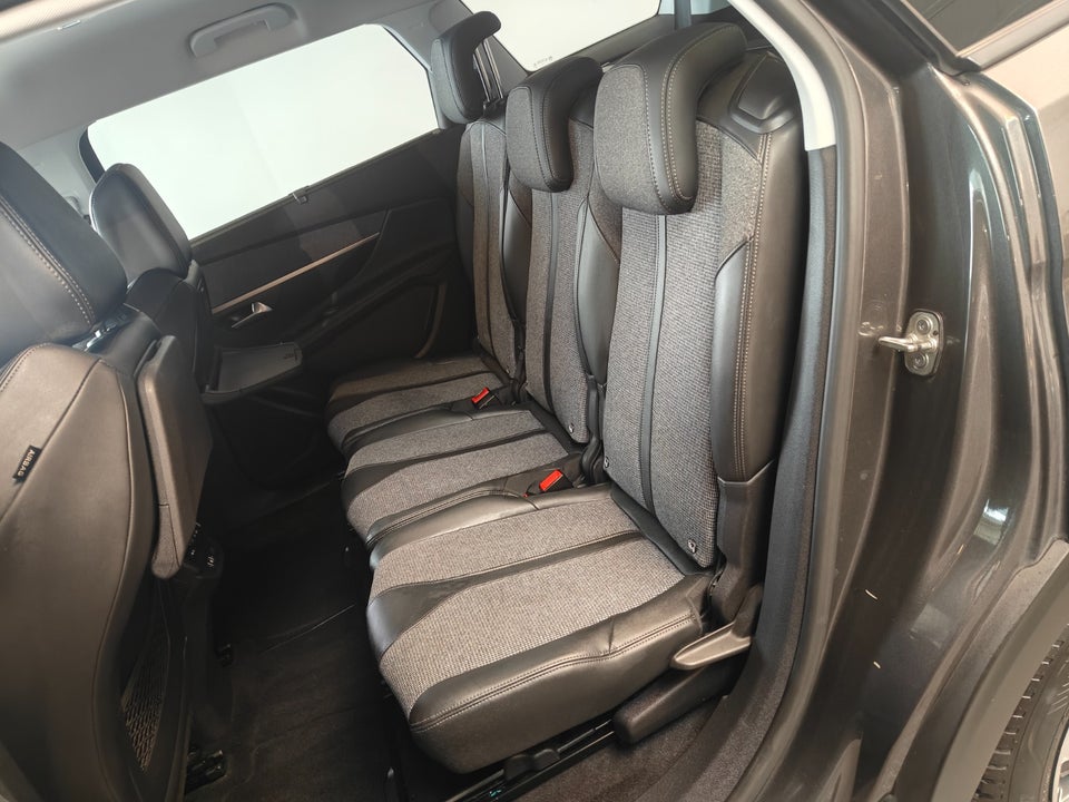 Peugeot 5008 1,2 PureTech 130 Active 7prs 5d