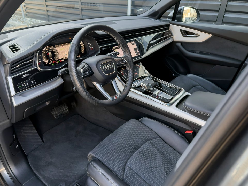 Audi Q7 55 TFSi e S-line quattro Tiptr. 5d