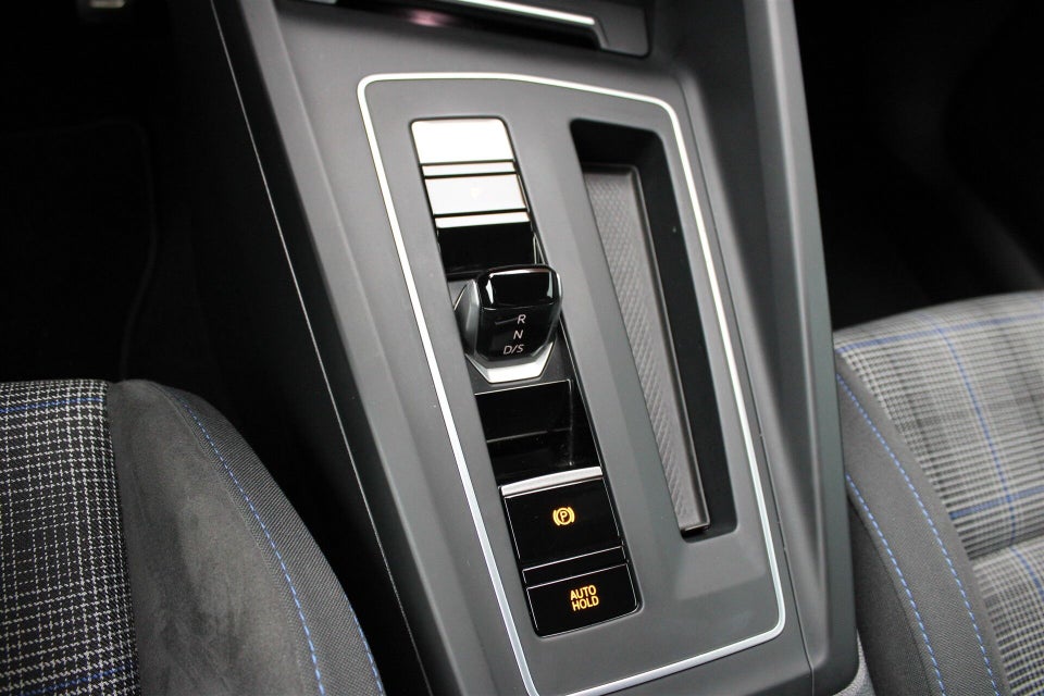 VW Golf VIII 1,4 GTE DSG 5d