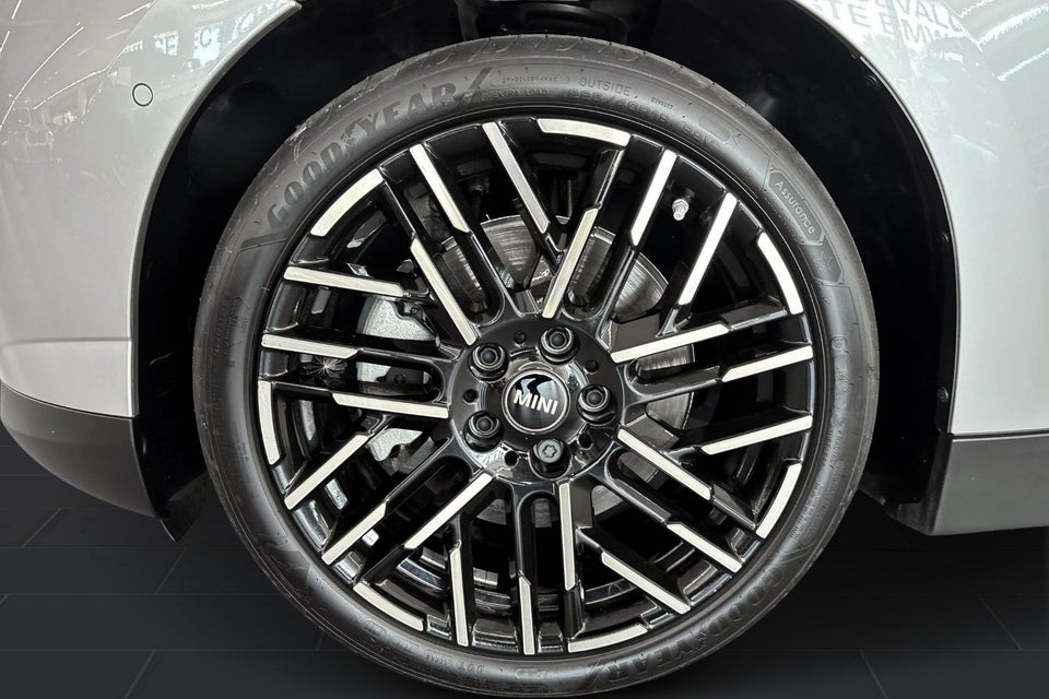 MINI Cooper SE Favoured Trim XL 3d
