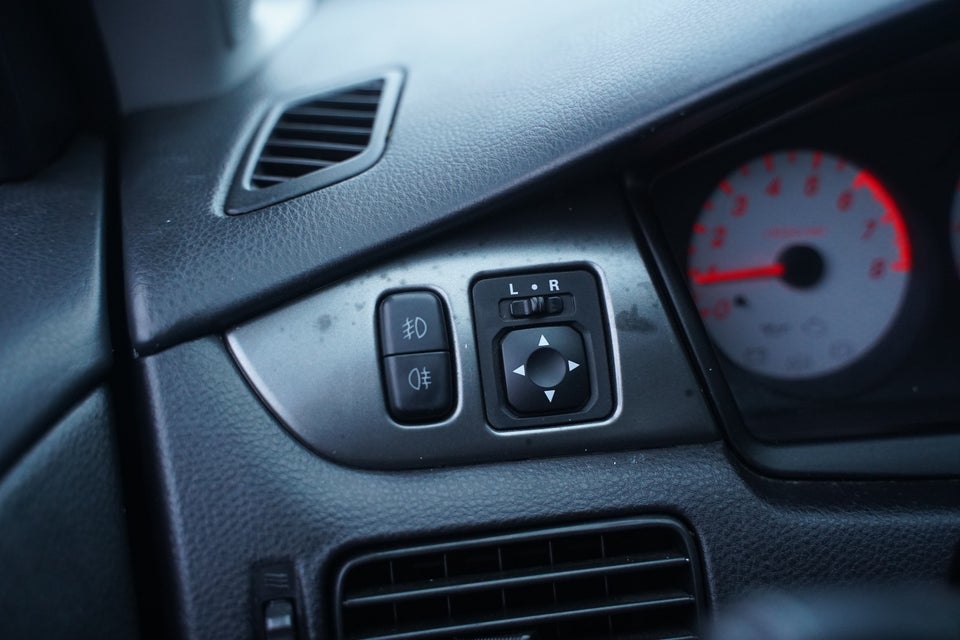 Mitsubishi Lancer 1,6 Invite 4d