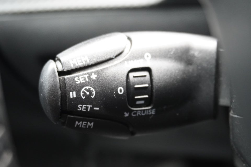 Peugeot 208 1,2 PureTech 100 Allure 5d