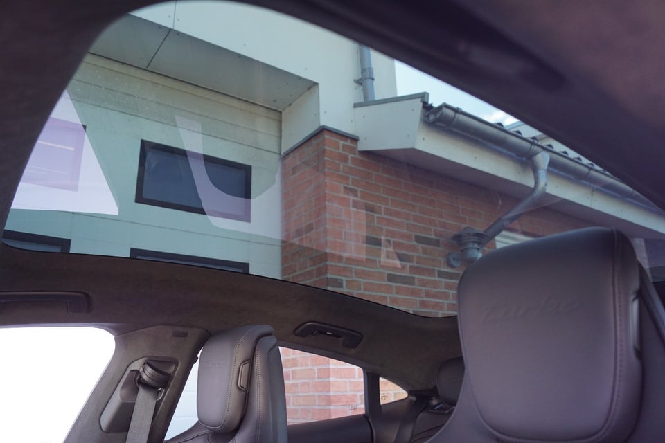 Porsche Taycan Turbo Performance+  4d