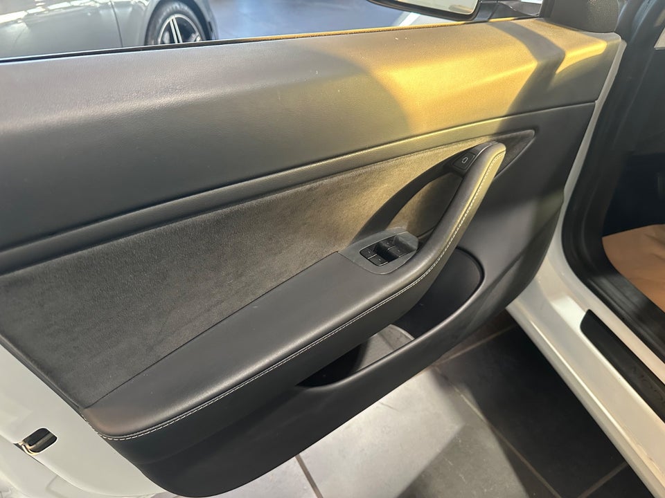 Tesla Model 3 Long Range AWD 4d