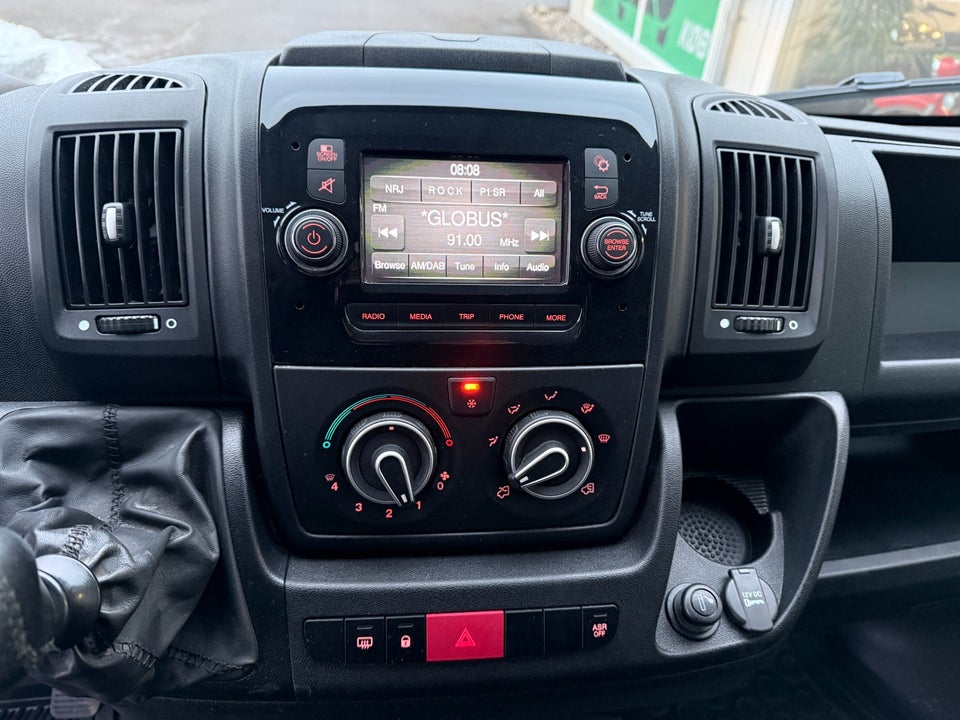 Peugeot Boxer 333 2,2 BlueHDi 140 L3H2 Premium