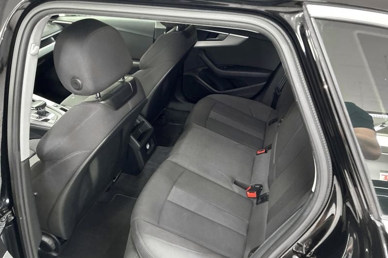 Audi A4 40 TFSi Sport Prestige Tour Avant S-tr. 5d