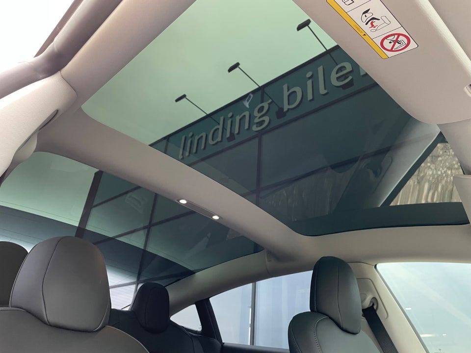 Tesla Model 3 Standard Range+ RWD 4d