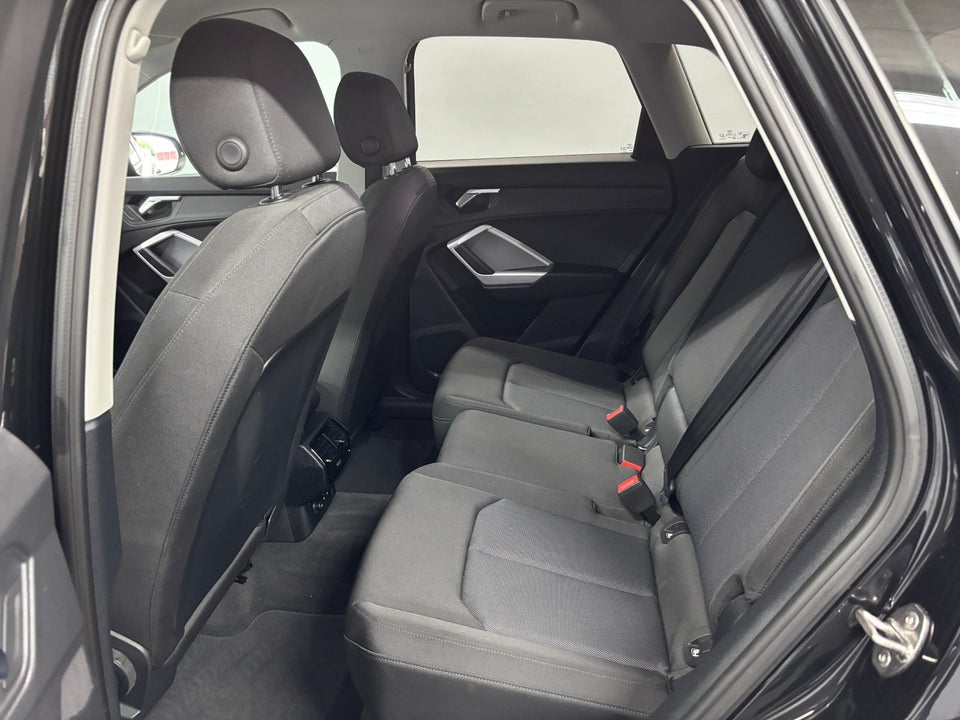Audi Q3 45 TFSi e Attitude plus S-tr. 5d