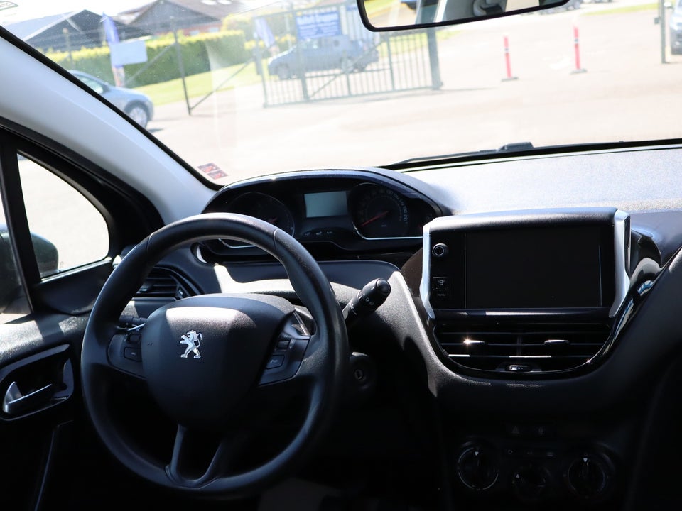 Peugeot 208 1,6 e-HDi 92 Allure Sky 5d