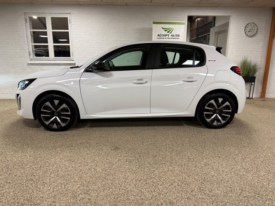 Peugeot e-208 50 Style 5d