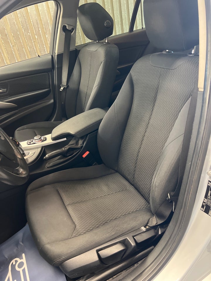 BMW 320d 2,0 Touring aut. 5d