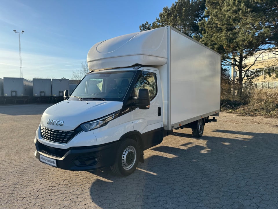 Iveco Daily 3,0 35S18 Box m/lift AG8 2d