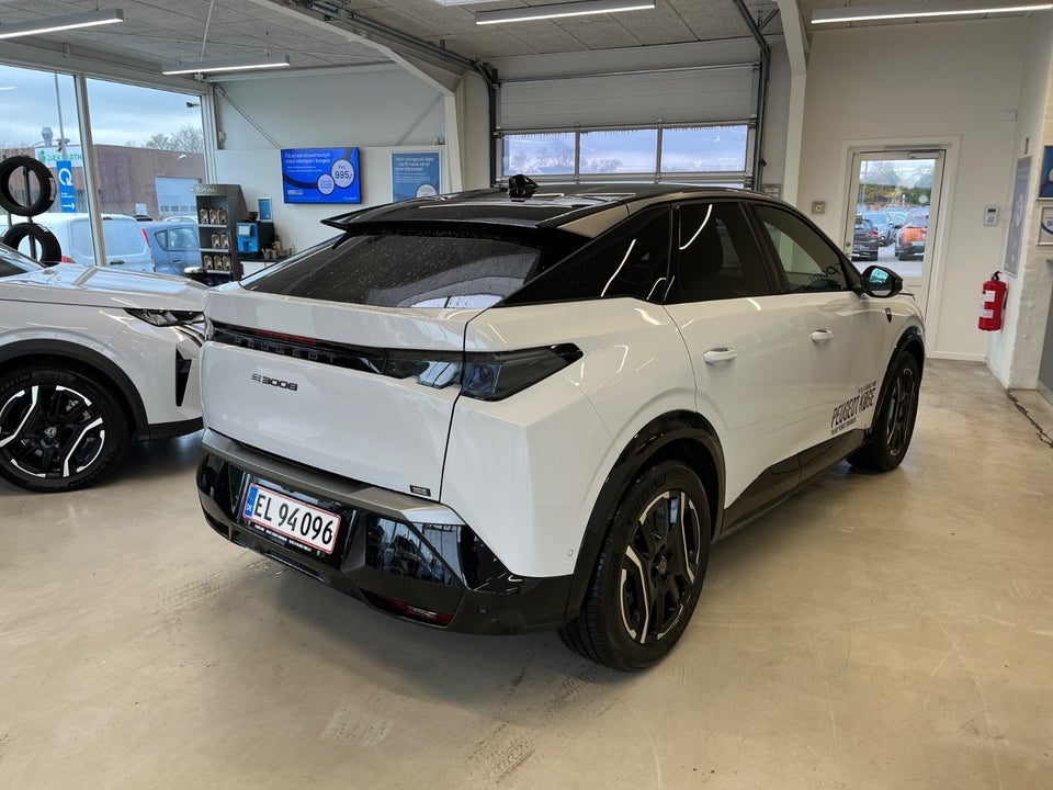 Peugeot e-3008 77 GT Pack 5d