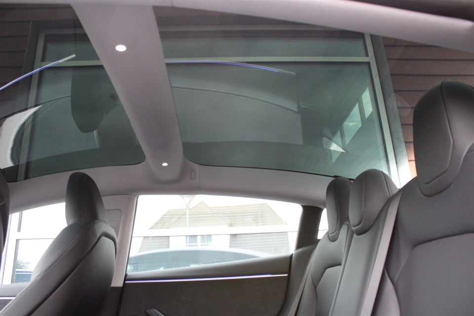 Tesla Model 3 Long Range AWD 4d