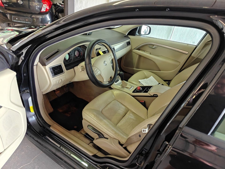 Volvo V70 2,5 T Momentum 5d