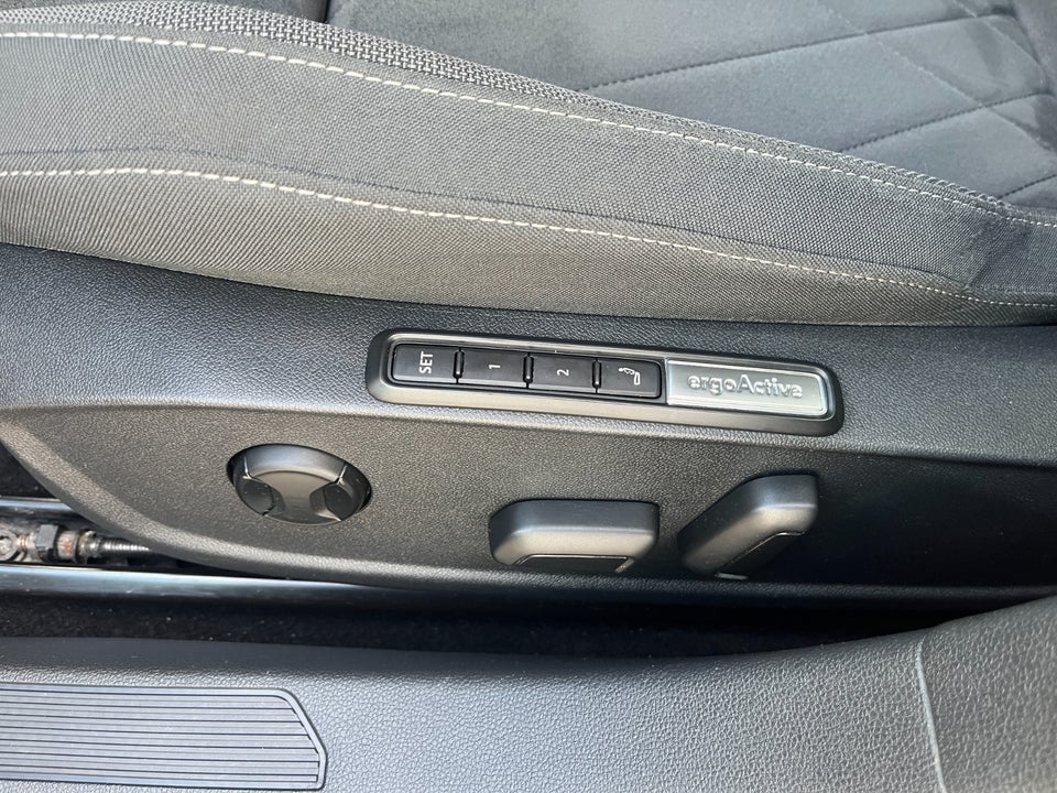 VW Golf VIII 1,4 eHybrid DSG 5d