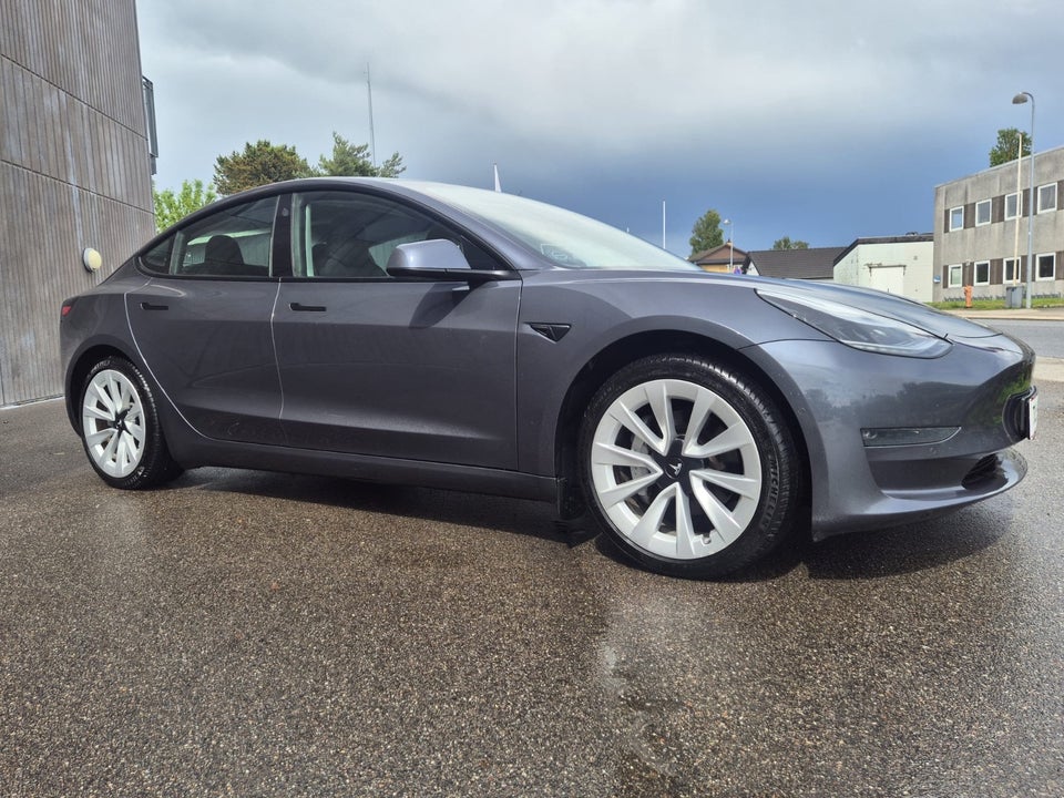 Tesla Model 3 Long Range AWD 4d