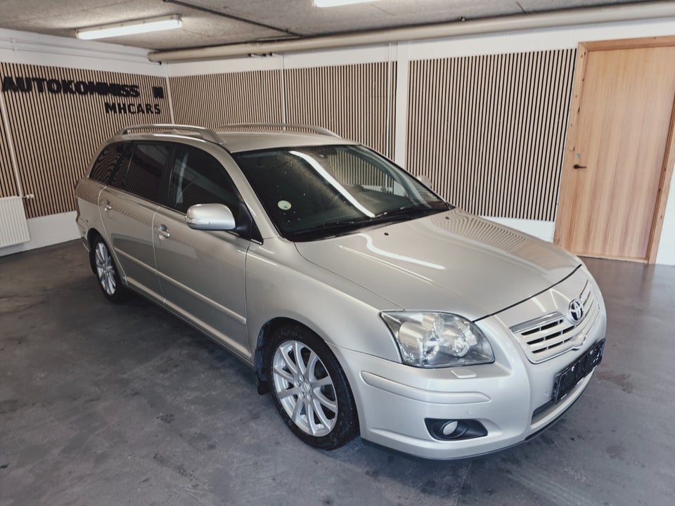 Toyota Avensis 2,4 Executive stc. aut. 5d