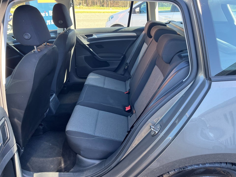 VW Golf VII 1,6 TDi 110 BlueMotion Variant 5d