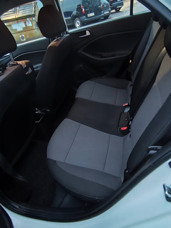 Hyundai i20 1,25 Passion 5d