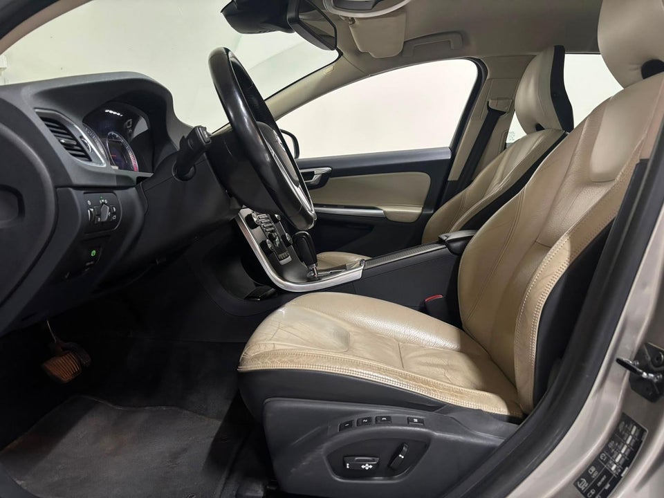 Volvo V60 2,0 D3 163 Summum aut. 5d