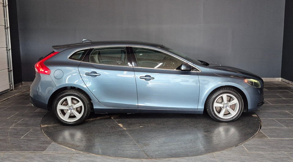 Volvo V40 2,0 D3 150 Summum aut. 5d
