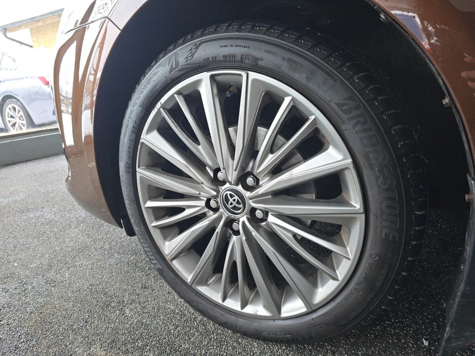 Toyota Avensis 1,8 VVT-i T2 Premium Touring Sports MDS 5d