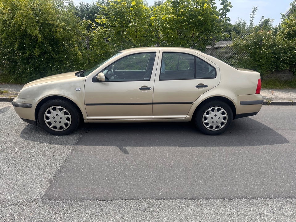 VW Bora 2,0 Comfortline aut. 4d