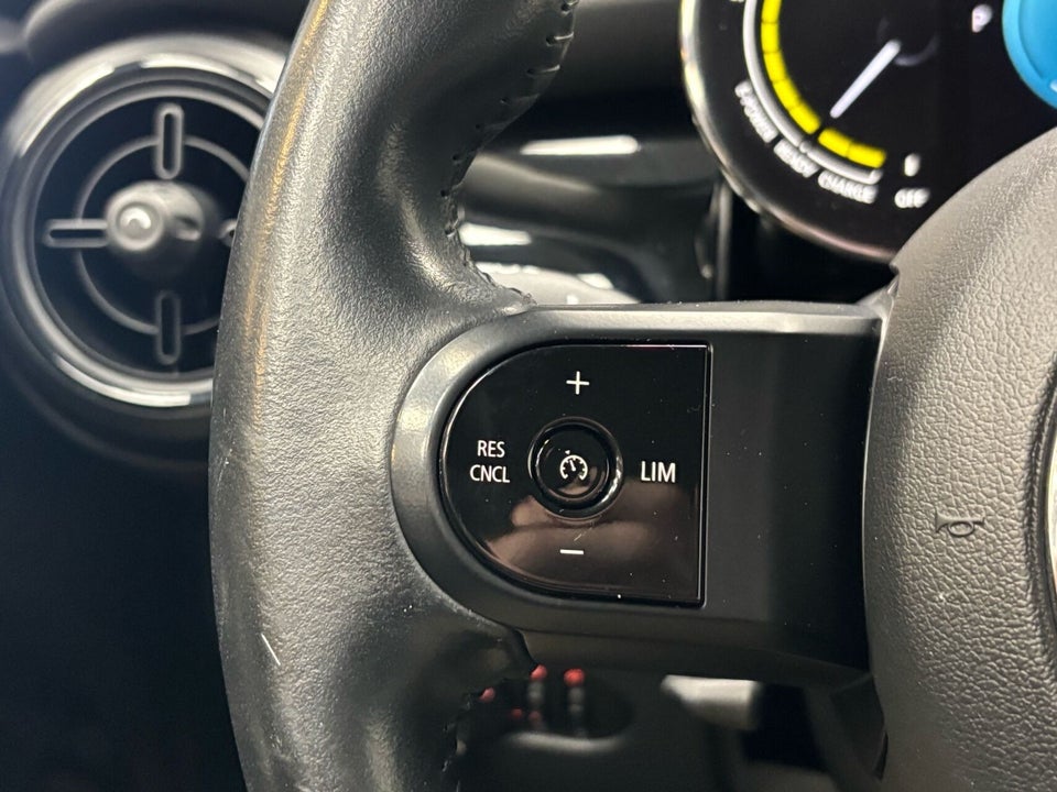 MINI Cooper SE Essential 3d