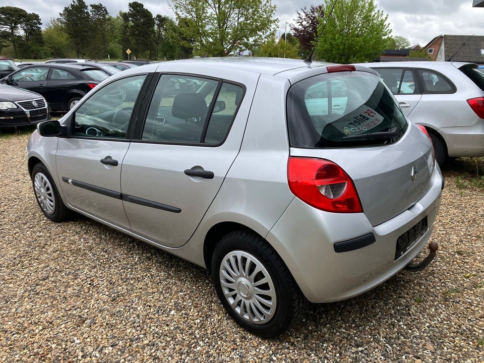 Renault Clio III 1,6 Dynamique BeatUp 5d
