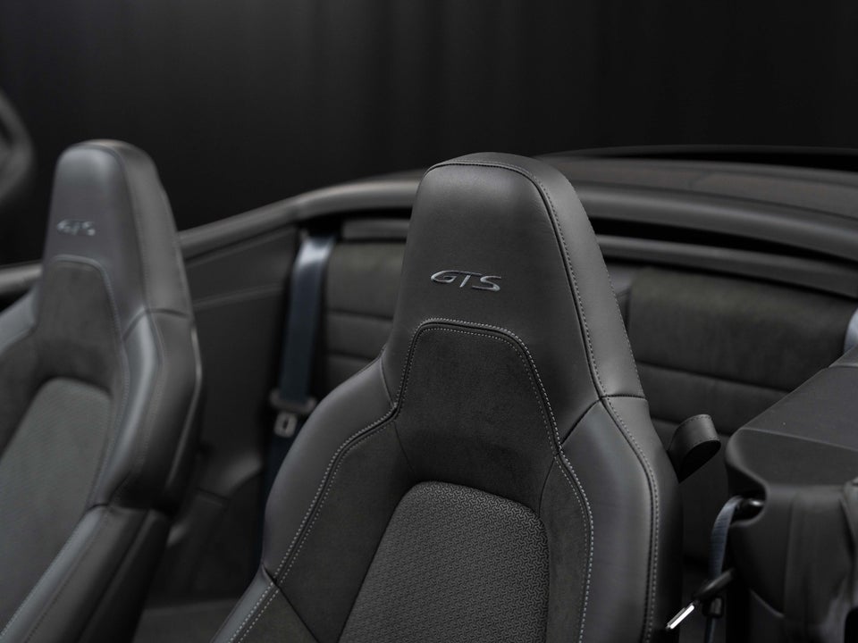 Porsche 911 Carrera 4 GTS 3,6 Cabriolet PDK 2d
