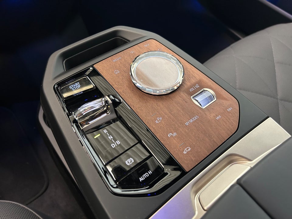 BMW iX xDrive40 Supercharged 5d