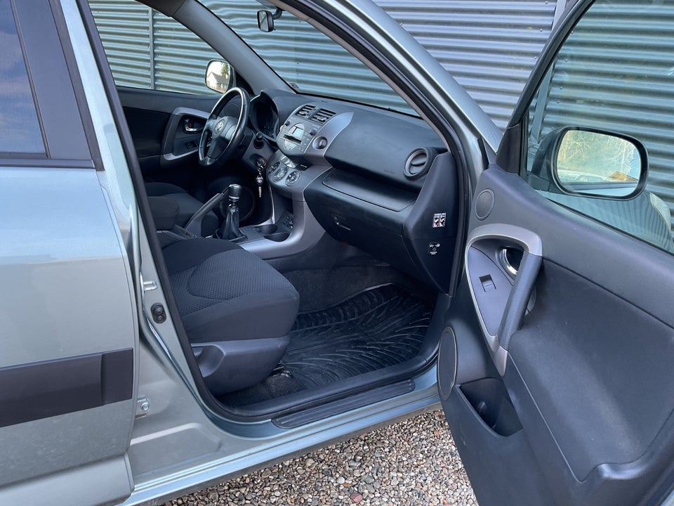 Toyota RAV4 2,2 D-4D 136 4x4 Van 5d