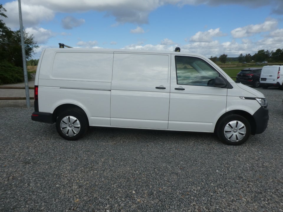 VW Transporter 2,0 TDi 110 Kassevogn lang