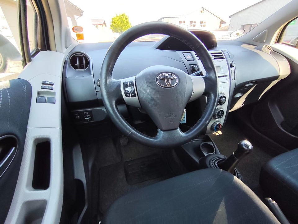 Toyota Yaris 1,3 Luna 5d