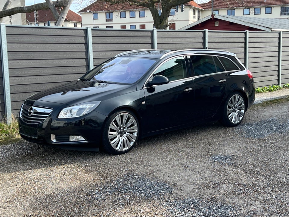 Opel Insignia 2,0 T 220 Cosmo Sports Tourer 5d
