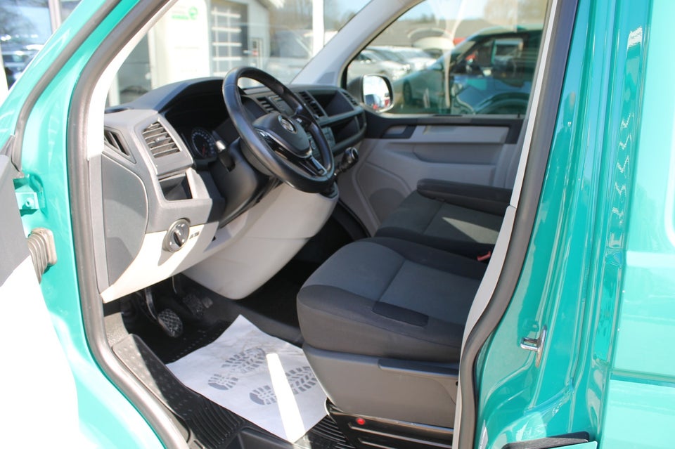 VW Transporter 2,0 TDi 204 Kassevogn kort