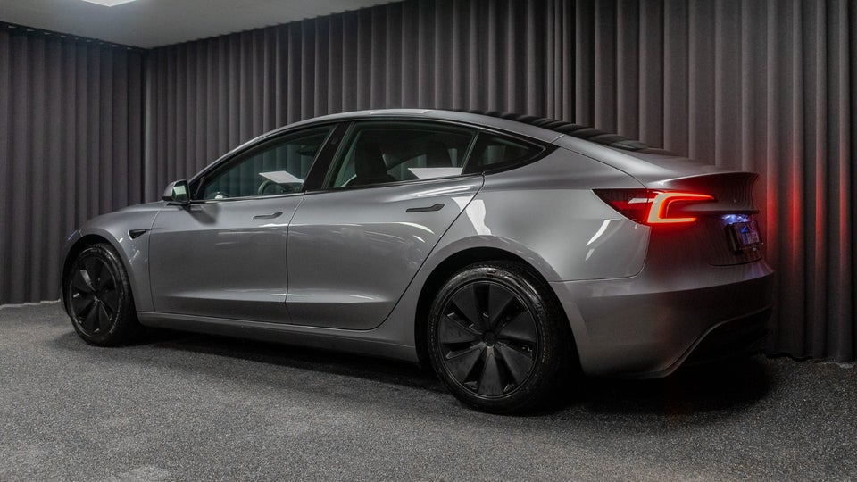 Tesla Model 3 RWD 4d