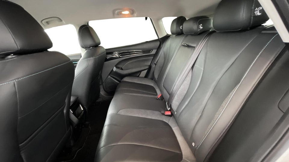 MG MG5 61 Luxury 5d