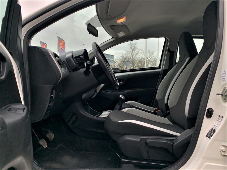 Toyota Aygo 1,0 VVT-i x-touch 5d