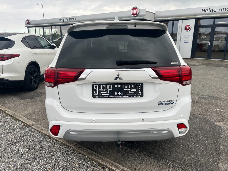 Mitsubishi Outlander 2,4 PHEV Instyle CVT 4WD 5d