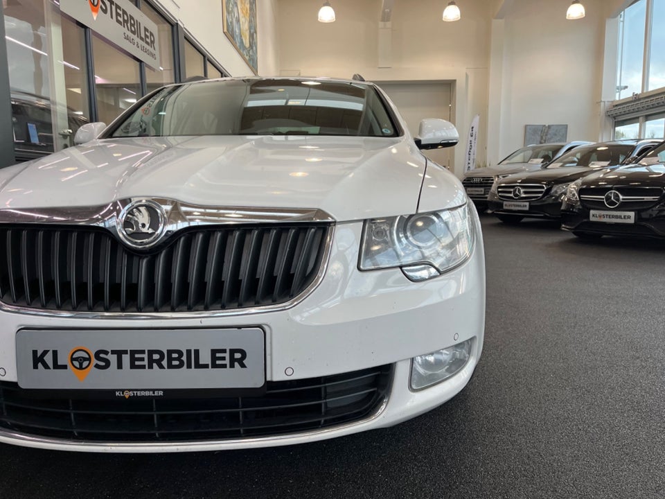 Skoda Superb 3,6 FSi Elegance Combi DSG 4x4 5d