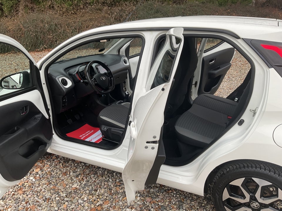 Toyota Aygo 1,0 VVT-i x-plore 5d