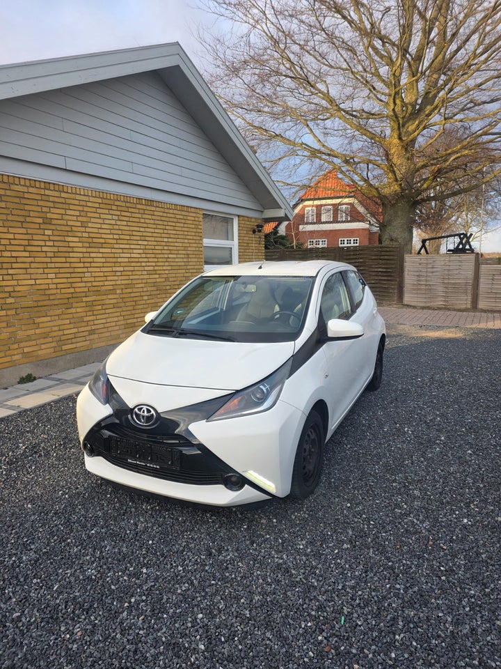 Toyota Aygo 1,0 VVT-i x-play 5d