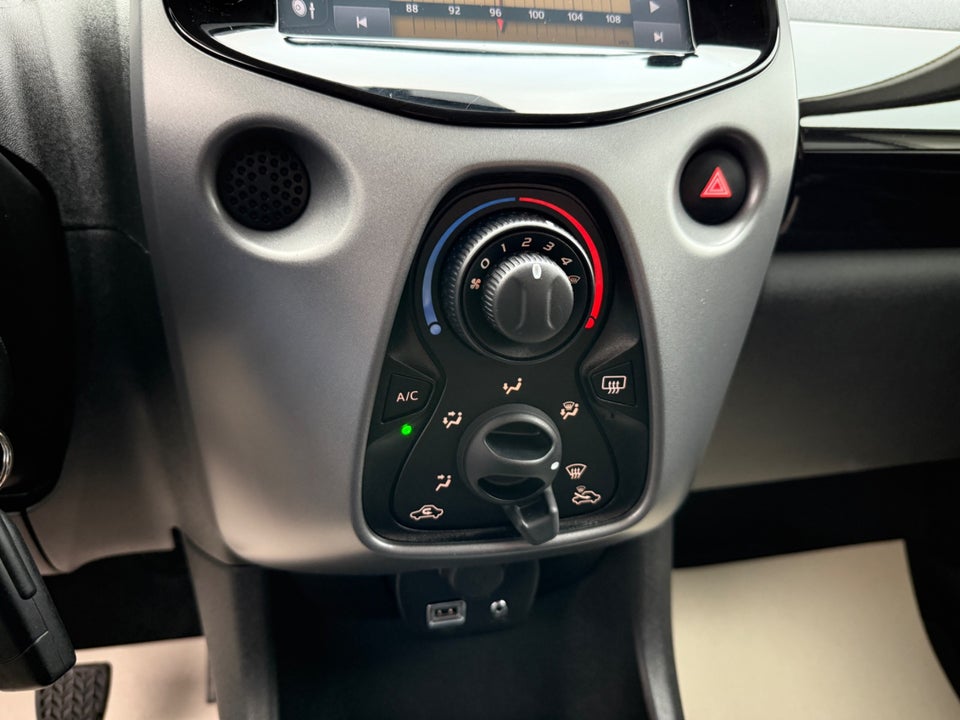 Toyota Aygo 1,0 VVT-i x-clusiv x-shift 5d