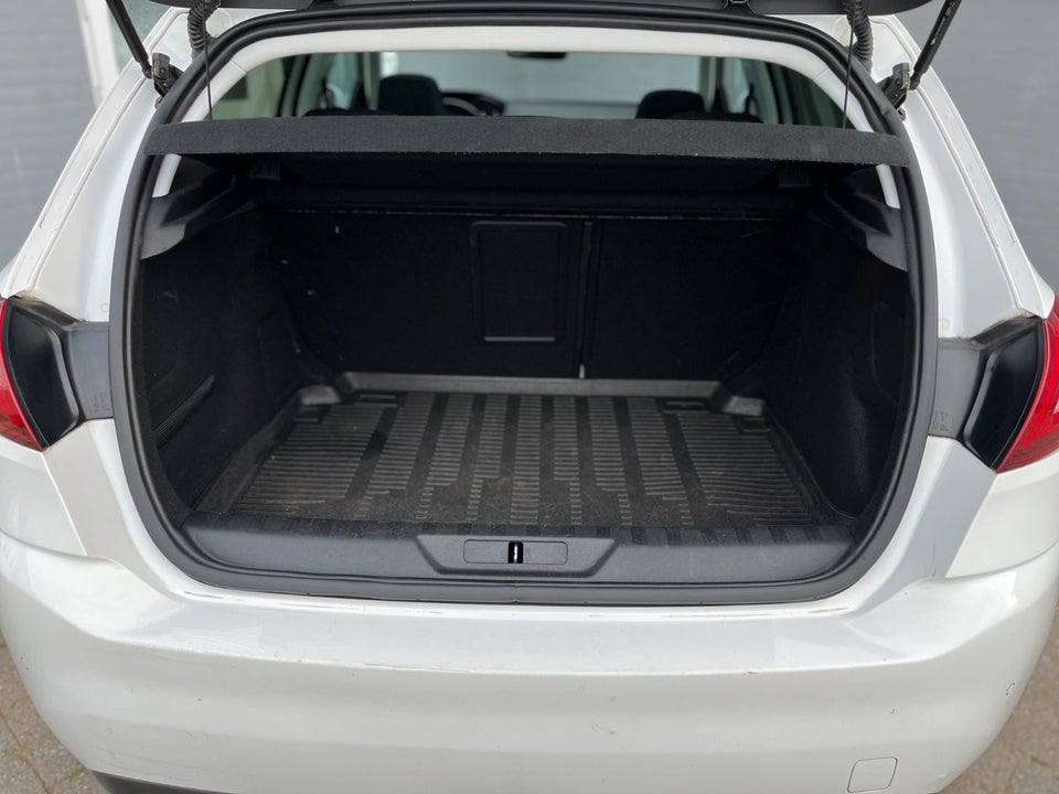 Peugeot 308 1,2 e-THP 110 Style 5d