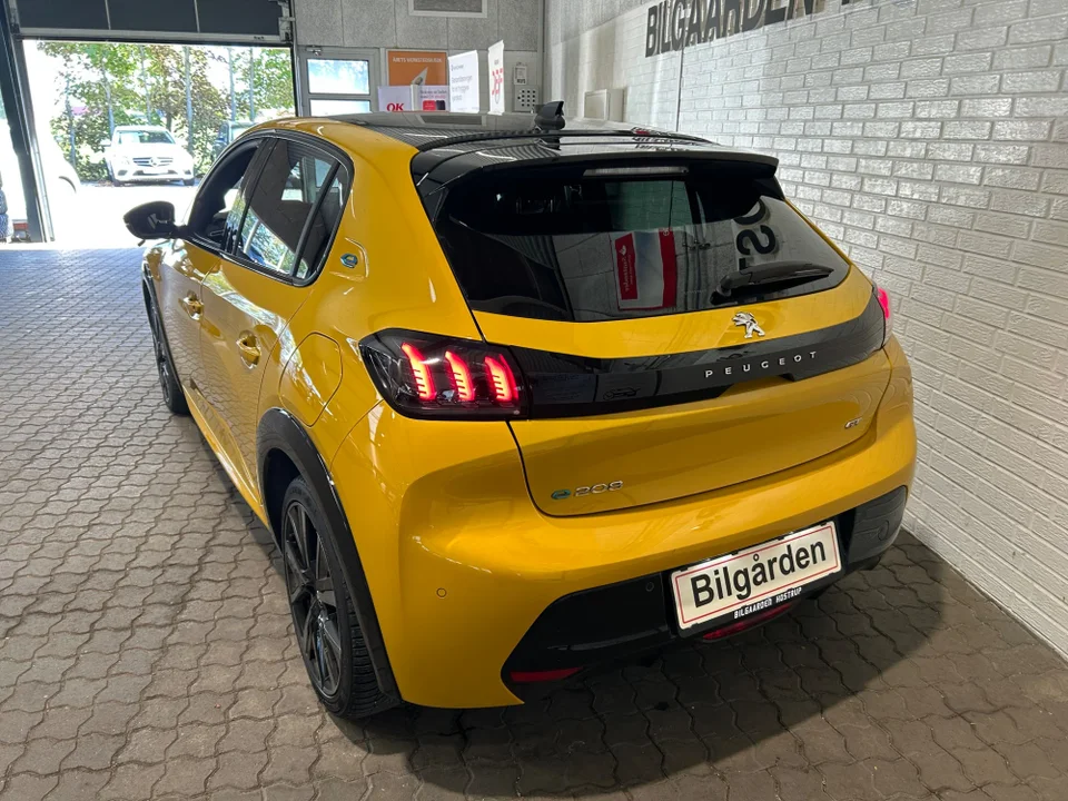 Peugeot e-208 50 GT 5d